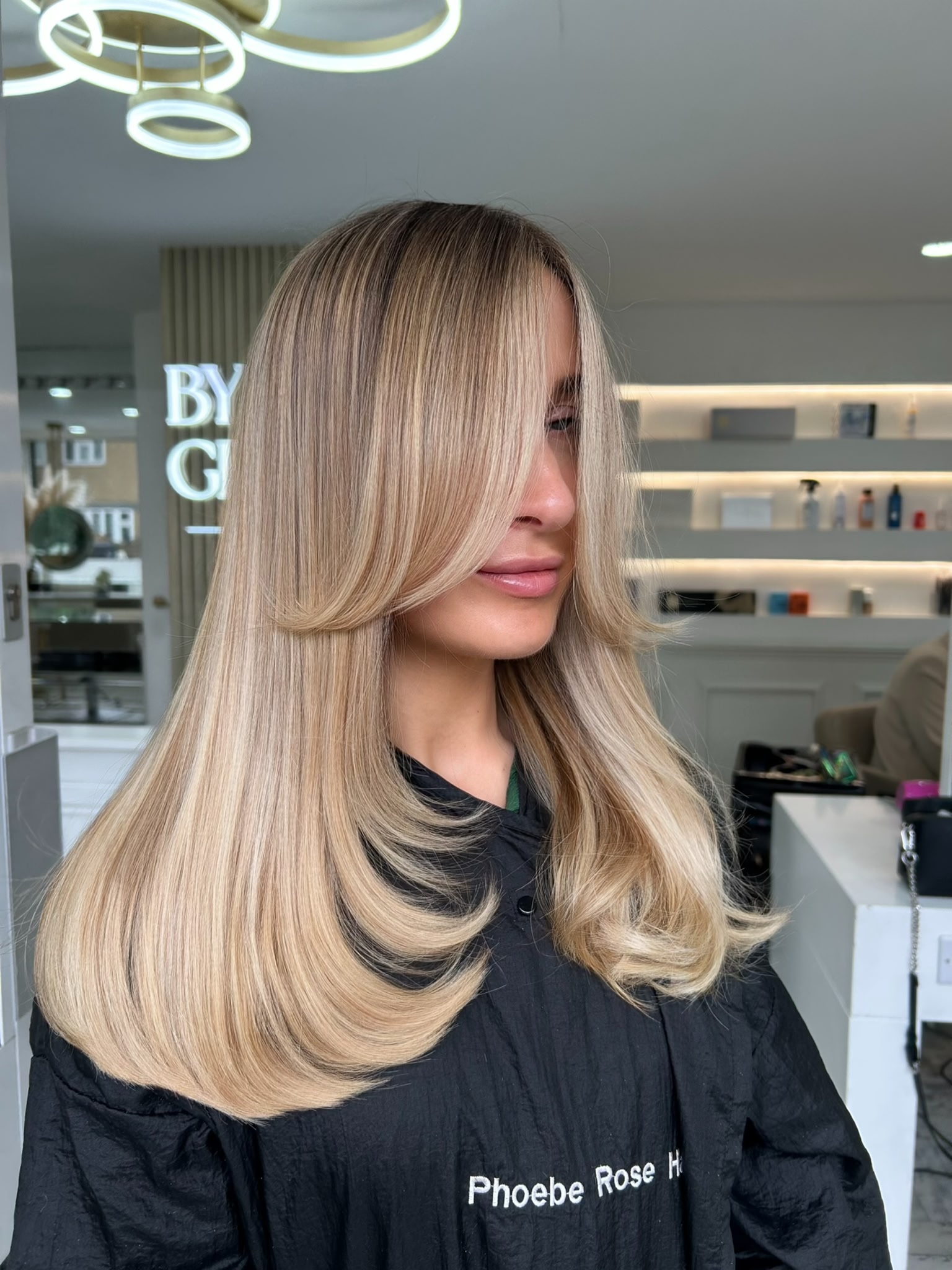 Creamy blonde colour with a smooth layered finish
