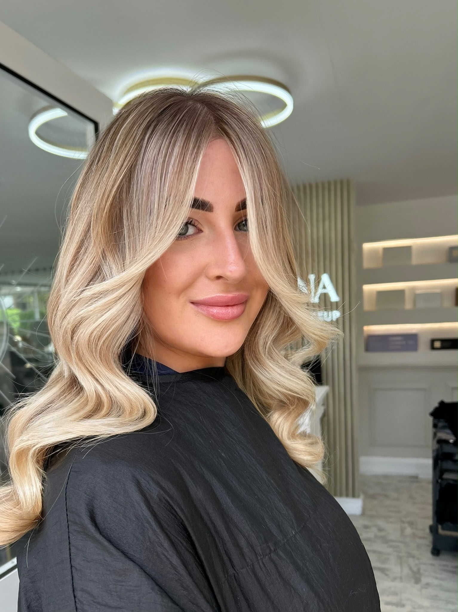 Soft blonde waves with bright face framing pieces
